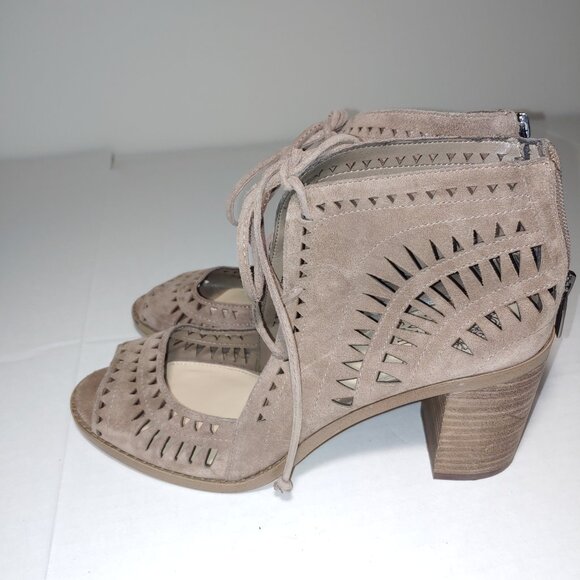 Vince Camuto TARITA Leather Cutout Lace-Up Sandals Size 9 Tan - Picture 2 of 11